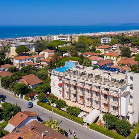 מרינה די פיאטרסנטה Hotel Nuova Sabrina מראה חיצוני תמונה