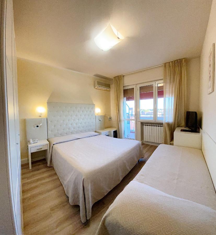 מרינה די פיאטרסנטה Hotel Nuova Sabrina מראה חיצוני תמונה
