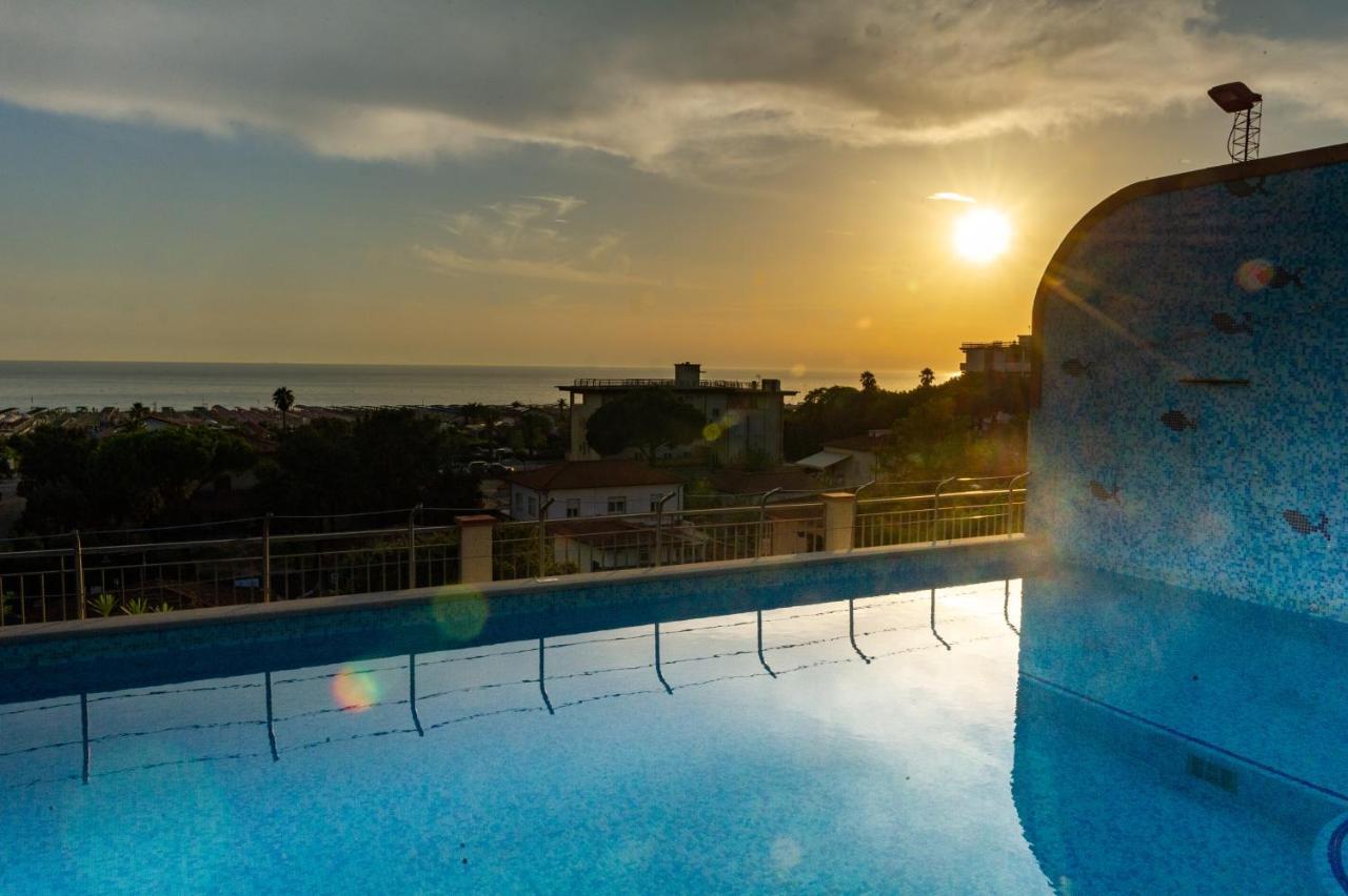 מרינה די פיאטרסנטה Hotel Nuova Sabrina מראה חיצוני תמונה