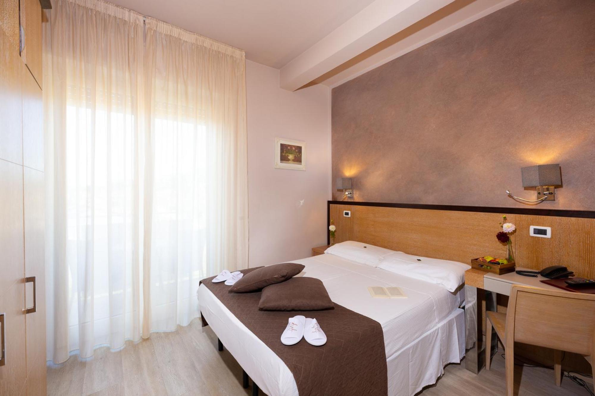 מרינה די פיאטרסנטה Hotel Nuova Sabrina מראה חיצוני תמונה