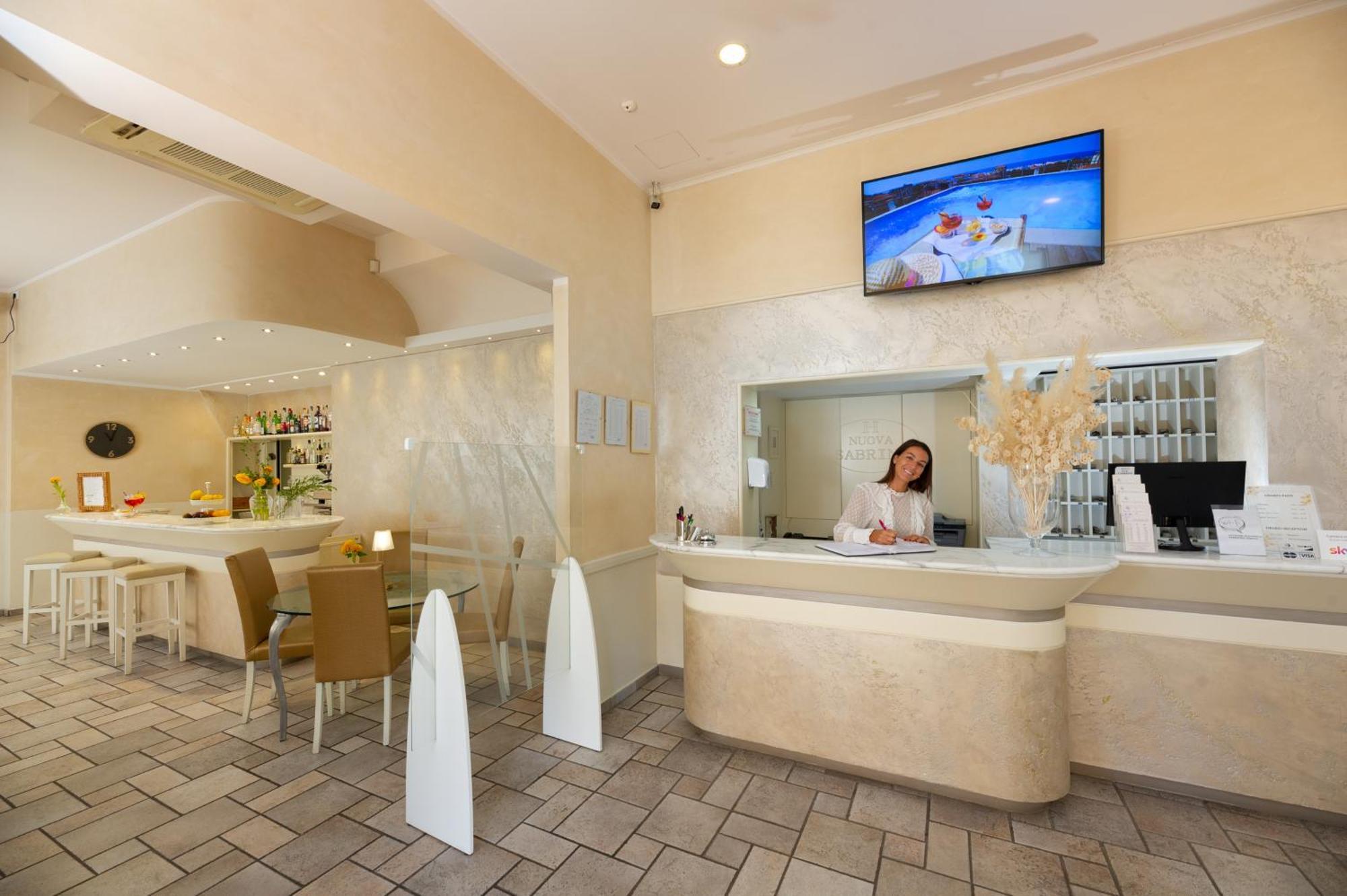מרינה די פיאטרסנטה Hotel Nuova Sabrina מראה חיצוני תמונה