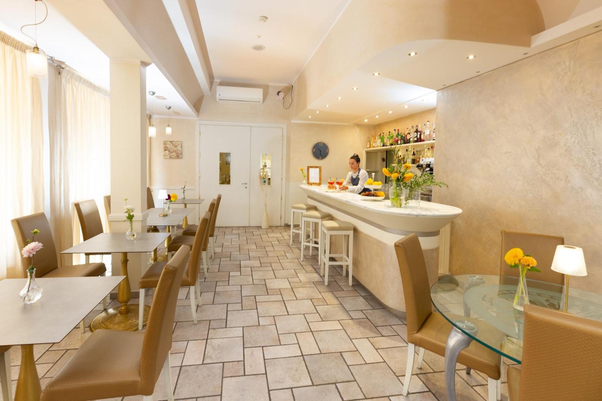 מרינה די פיאטרסנטה Hotel Nuova Sabrina מראה חיצוני תמונה