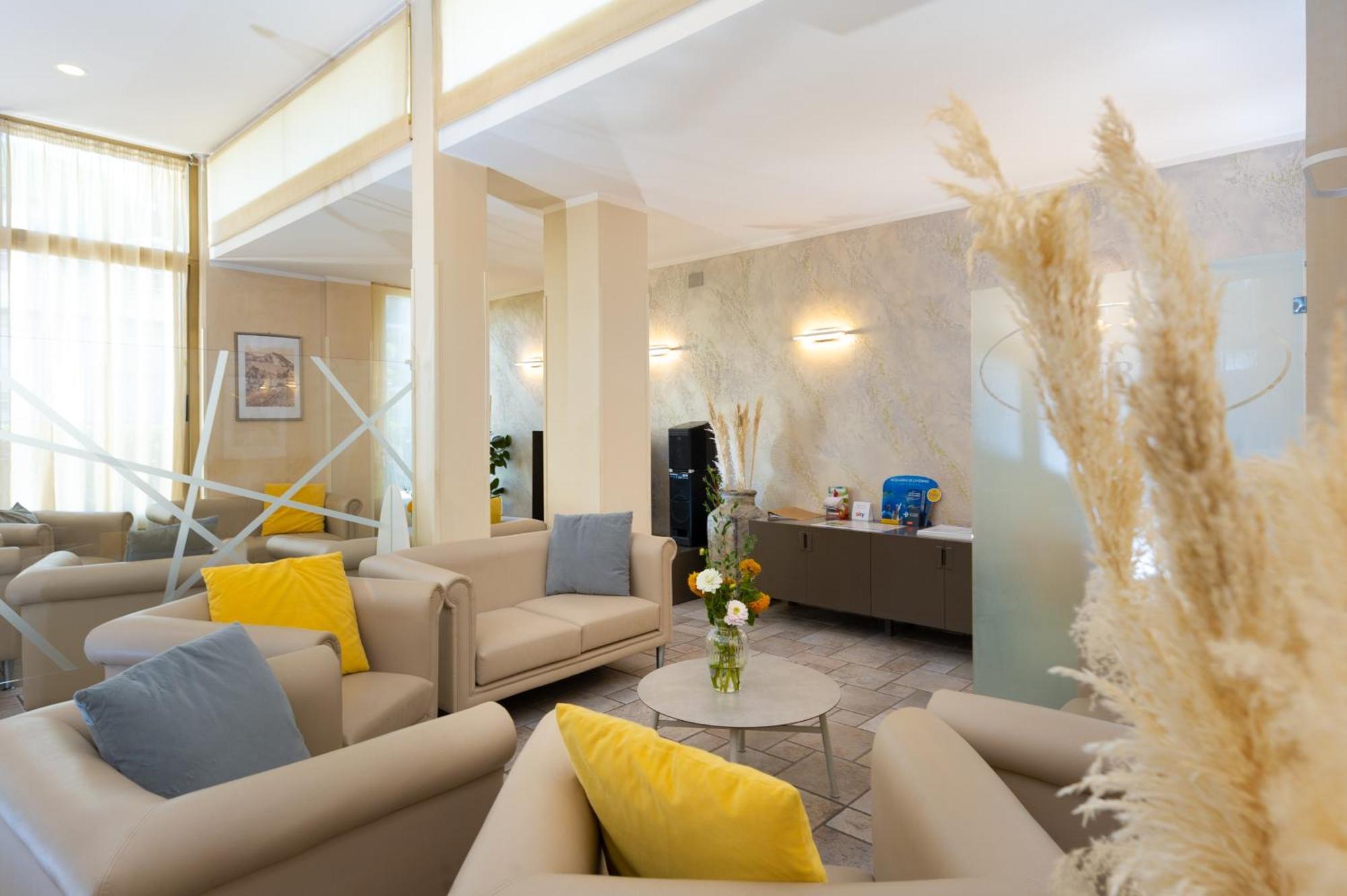 מרינה די פיאטרסנטה Hotel Nuova Sabrina מראה חיצוני תמונה