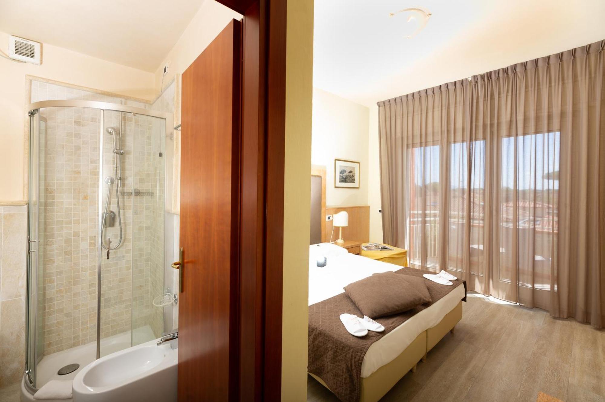 מרינה די פיאטרסנטה Hotel Nuova Sabrina מראה חיצוני תמונה