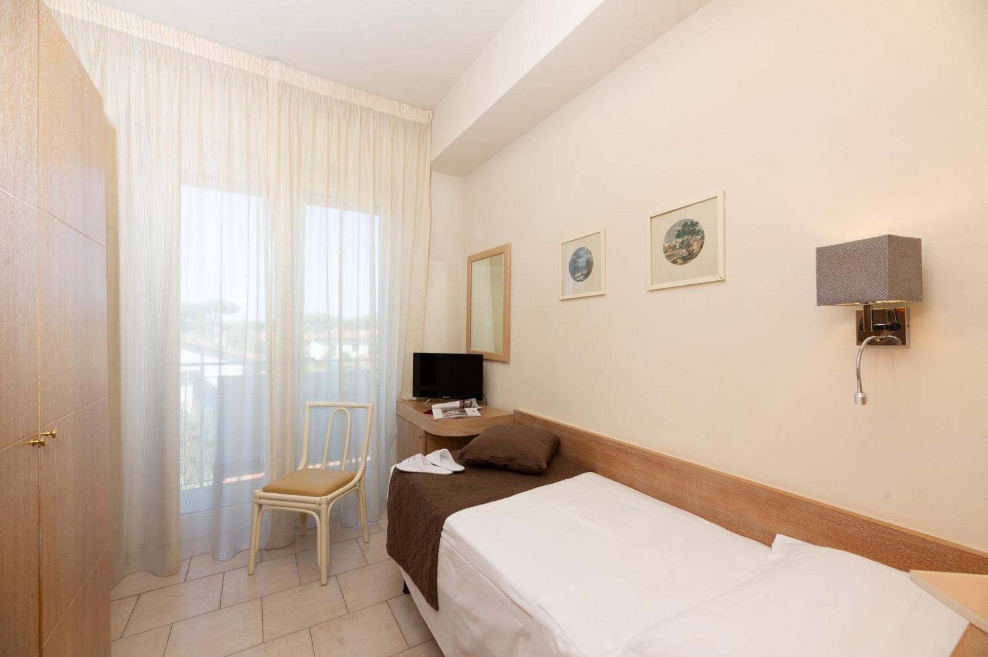 מרינה די פיאטרסנטה Hotel Nuova Sabrina מראה חיצוני תמונה
