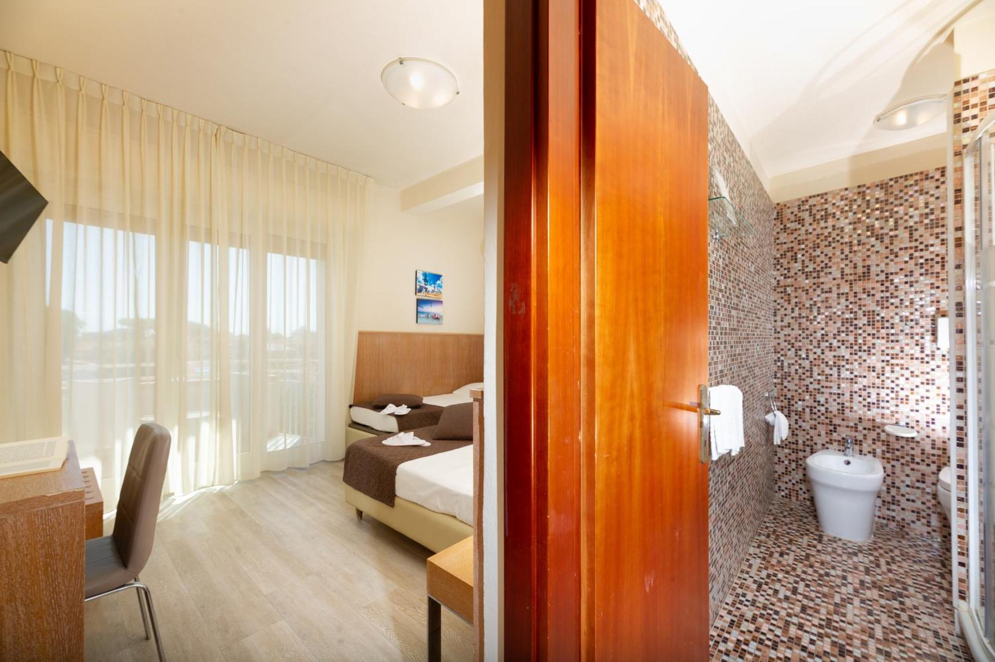 מרינה די פיאטרסנטה Hotel Nuova Sabrina מראה חיצוני תמונה