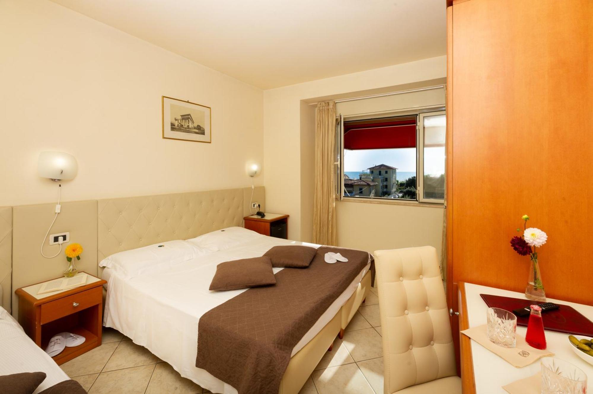 מרינה די פיאטרסנטה Hotel Nuova Sabrina מראה חיצוני תמונה
