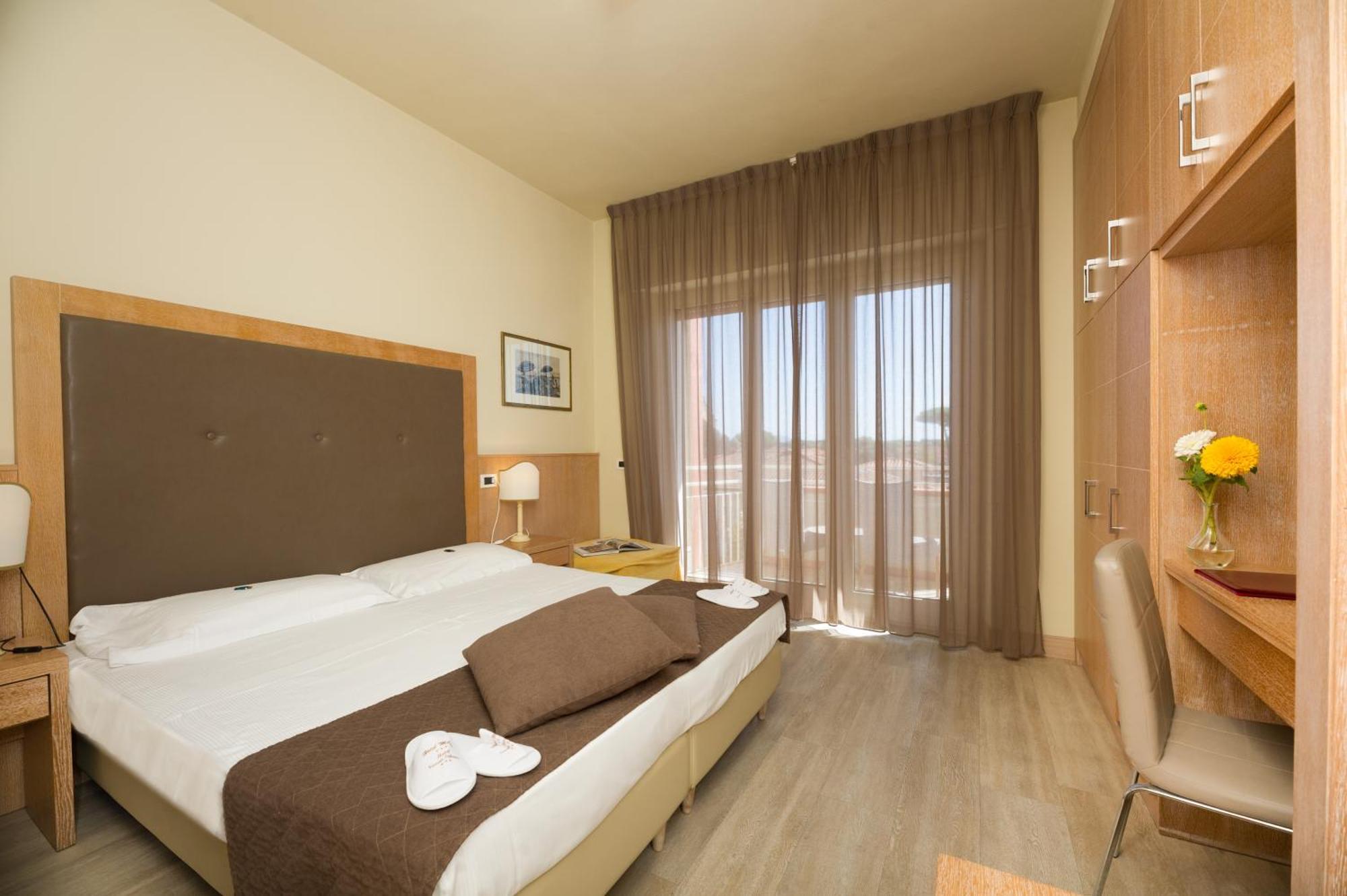 מרינה די פיאטרסנטה Hotel Nuova Sabrina מראה חיצוני תמונה