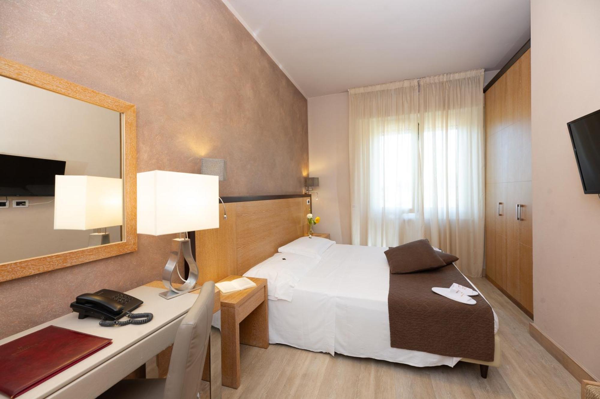 מרינה די פיאטרסנטה Hotel Nuova Sabrina מראה חיצוני תמונה