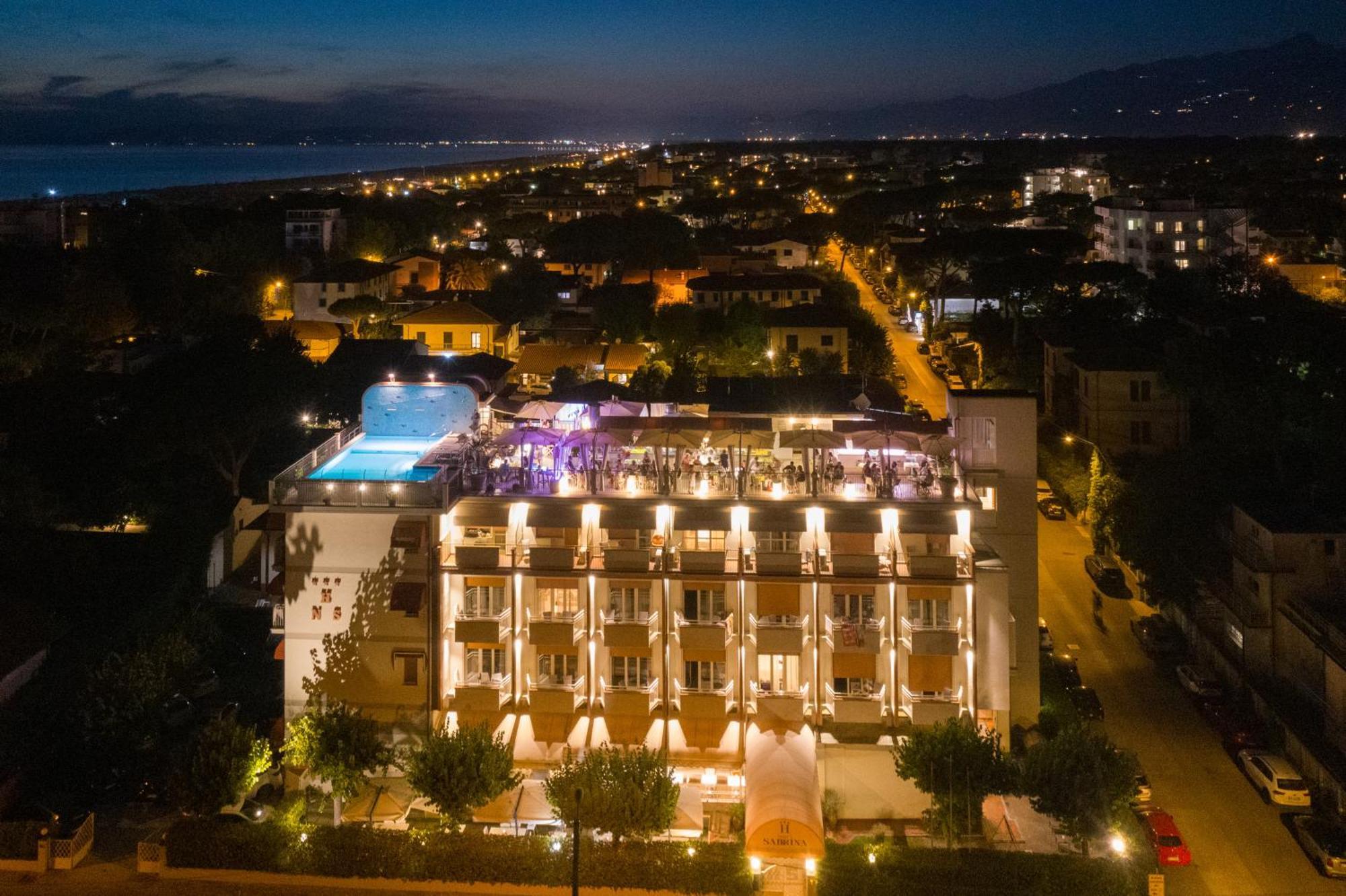 מרינה די פיאטרסנטה Hotel Nuova Sabrina מראה חיצוני תמונה