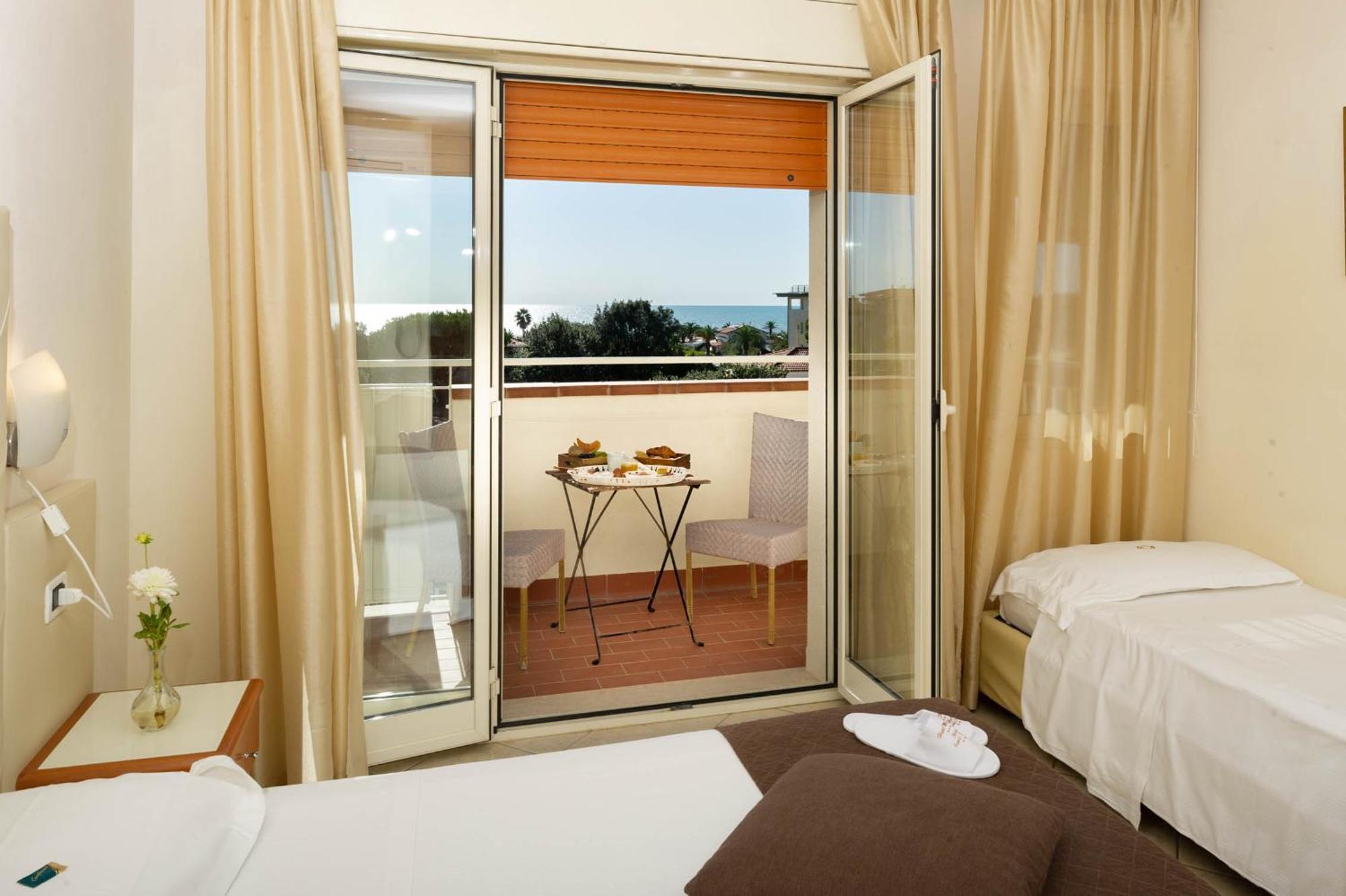 מרינה די פיאטרסנטה Hotel Nuova Sabrina מראה חיצוני תמונה
