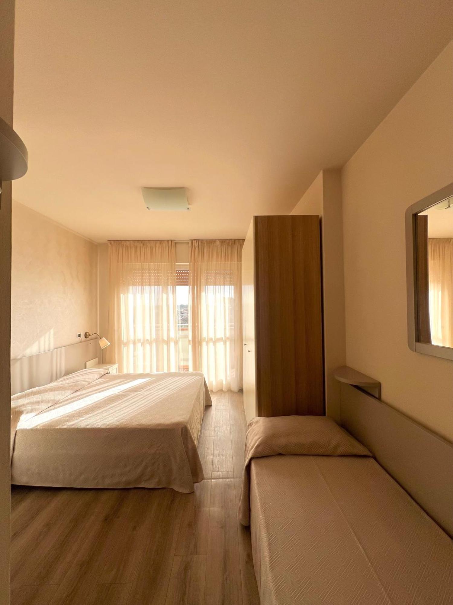 מרינה די פיאטרסנטה Hotel Nuova Sabrina מראה חיצוני תמונה