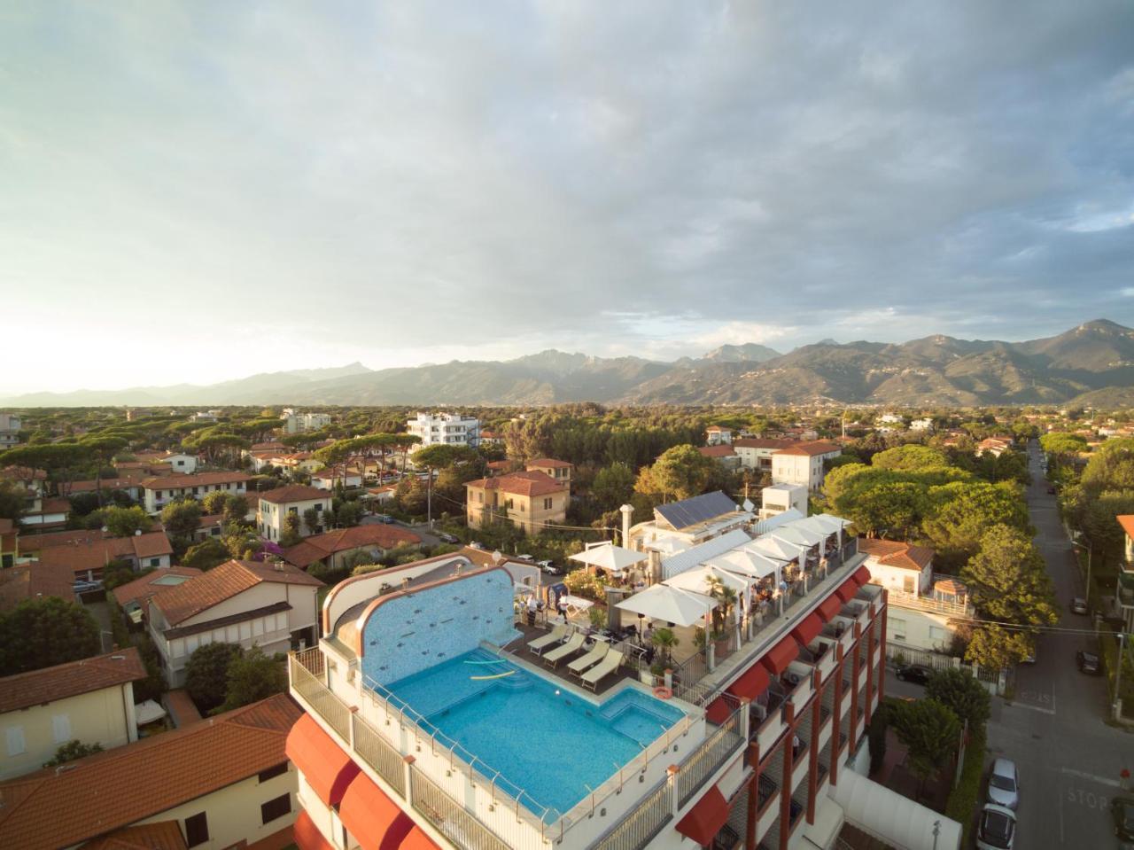 מרינה די פיאטרסנטה Hotel Nuova Sabrina מראה חיצוני תמונה